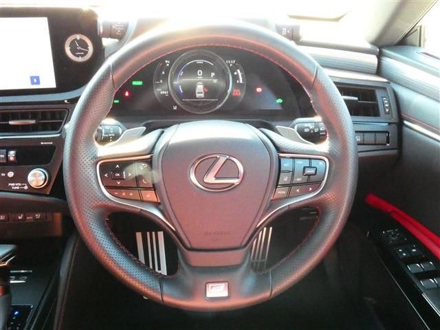 TOYOTA LEXUS ES300H 2023 Image 31