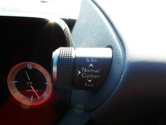 TOYOTA LEXUS ES300H 2023 Image 31