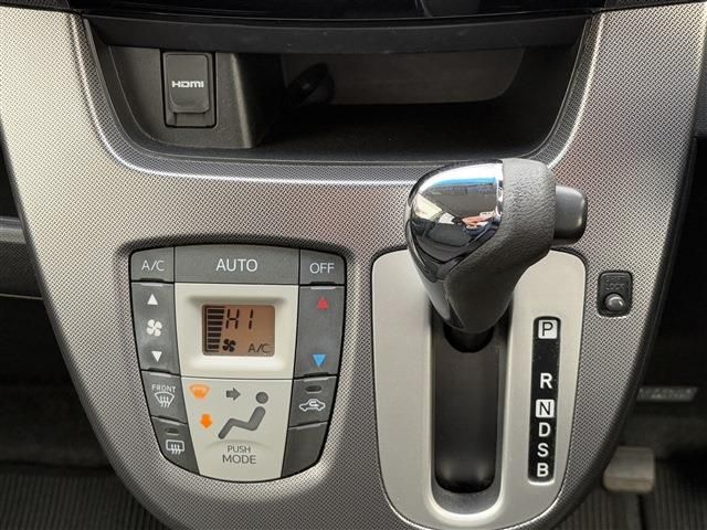 DAIHATSU MOVE CUSTOM 4WD 2014 Image 31