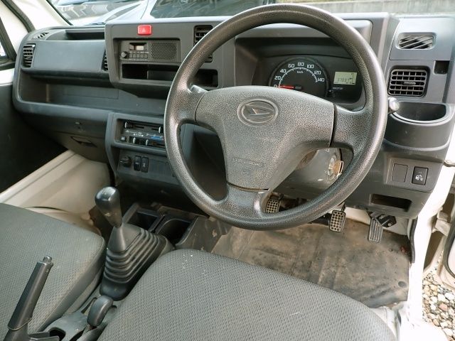 DAIHATSU HIJET TRUCK 4WD 2014 Image 31