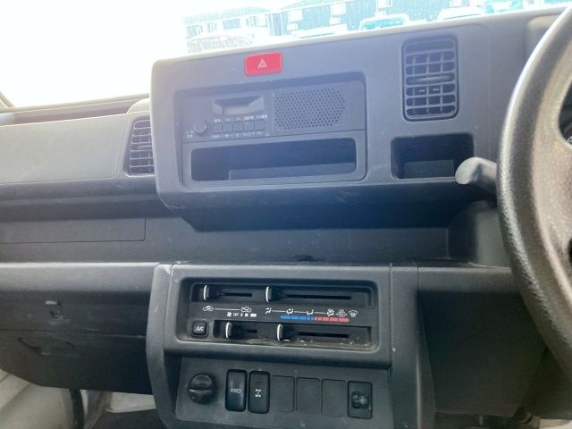 DAIHATSU HIJET TRUCK 4WD 2014 Image 31