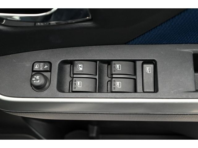 TOYOTA TANK 4WD 2018 Image 31