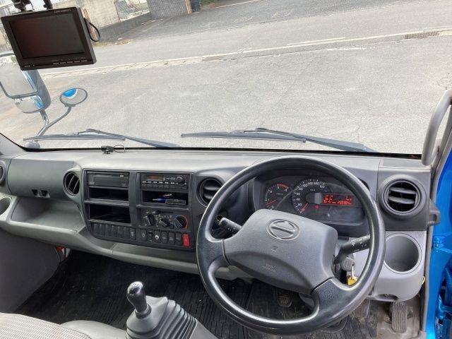 HINO DUTRO 2017 Image 31