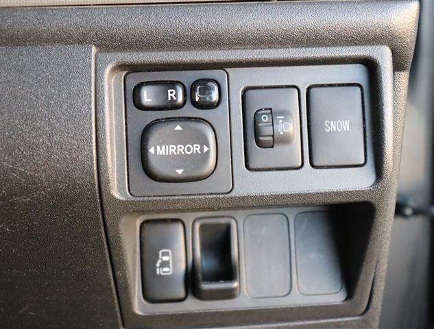 TOYOTA SIENTA 2009 Image 31