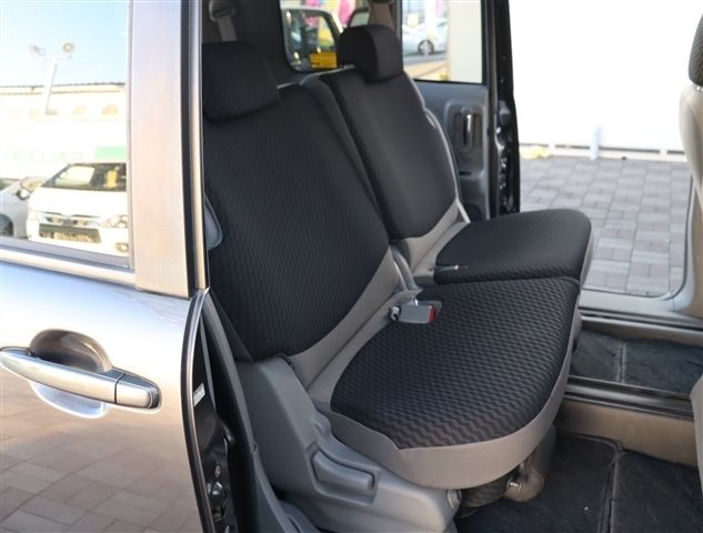 TOYOTA SIENTA 2009 Image 31