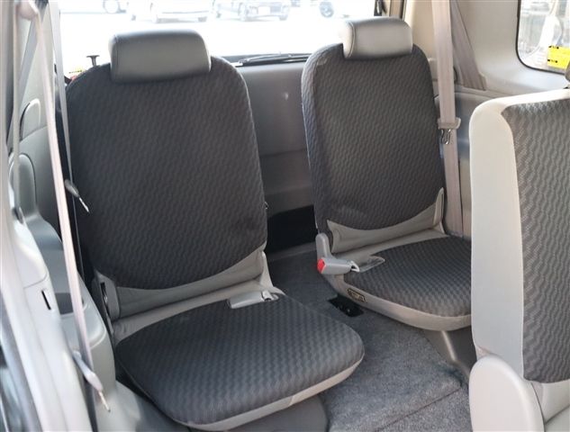 TOYOTA SIENTA 2009 Image 31