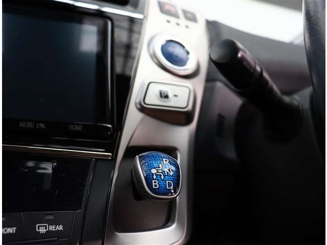 TOYOTA PRIUS ALPHA 2018 Image 31