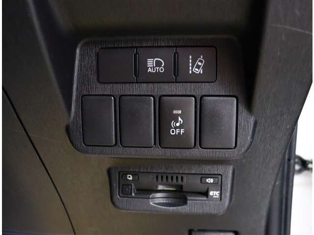 TOYOTA PRIUS ALPHA 2018 Image 31