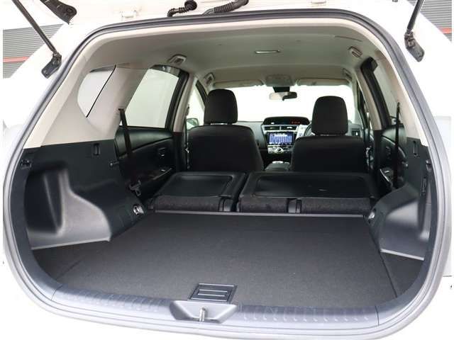 TOYOTA PRIUS ALPHA 2018 Image 31