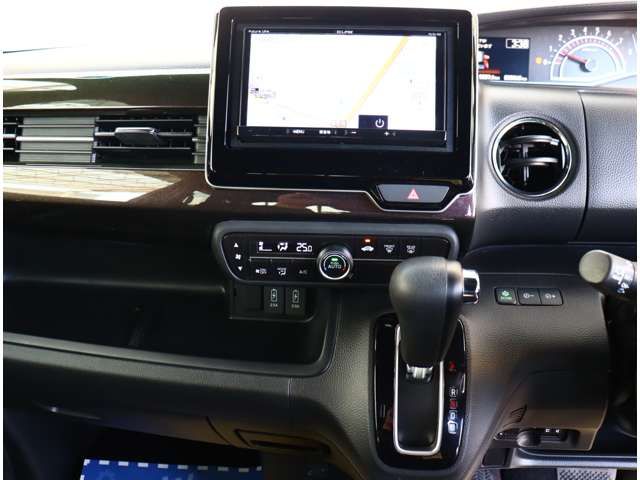 HONDA N BOX CUSTOM 2018 Image 31