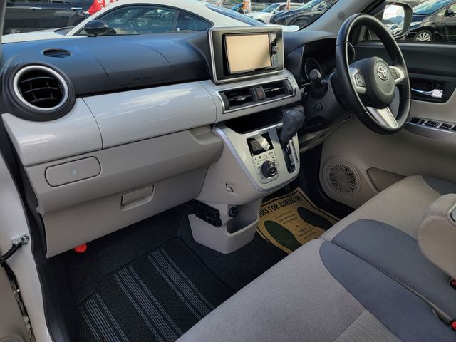 TOYOTA PIXIS JOY 2017 Image 31