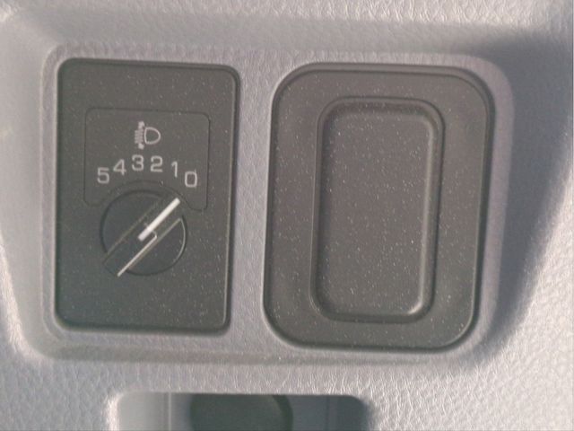 MITSUBISHI CANTER 2013 Image 31