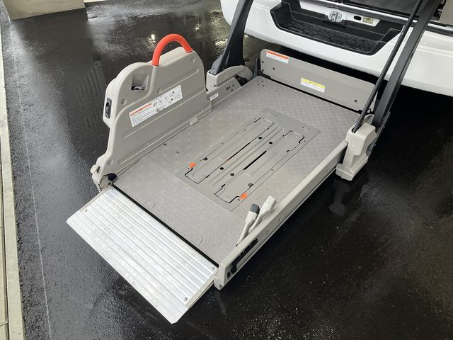 NISSAN NV350 CARAVAN 4WD 2016 Image 31