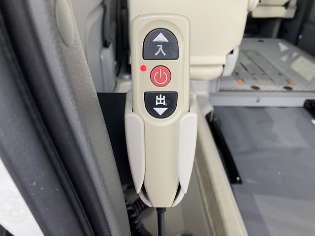 NISSAN NV350 CARAVAN 4WD 2016 Image 31