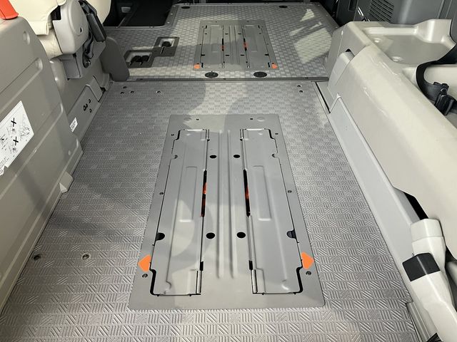 NISSAN NV350 CARAVAN 4WD 2016 Image 31