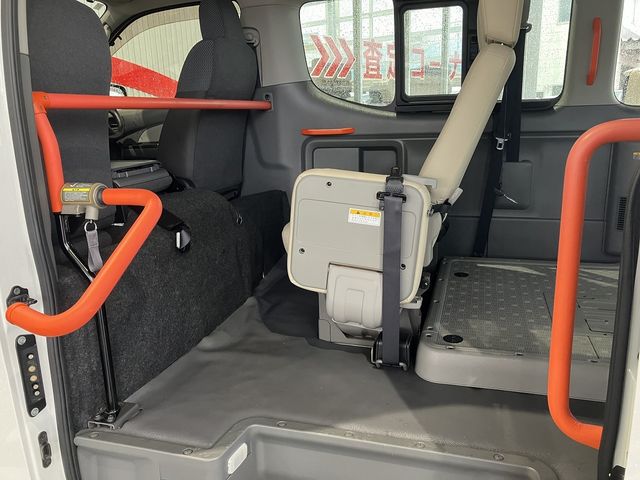 NISSAN NV350 CARAVAN 4WD 2016 Image 31