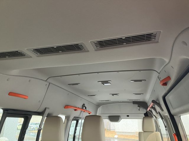 NISSAN NV350 CARAVAN 4WD 2016 Image 31