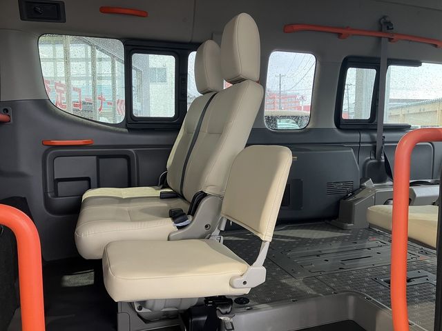 NISSAN NV350 CARAVAN 4WD 2016 Image 31