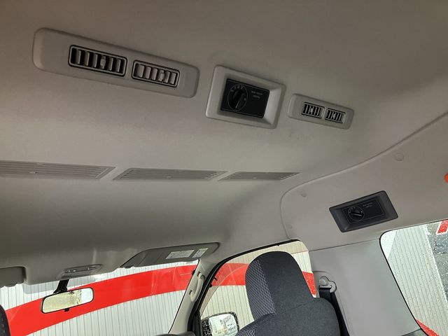 NISSAN NV350 CARAVAN 4WD 2016 Image 31