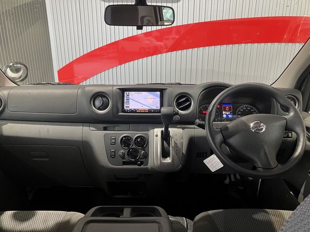 NISSAN NV350 CARAVAN 4WD 2016 Image 31