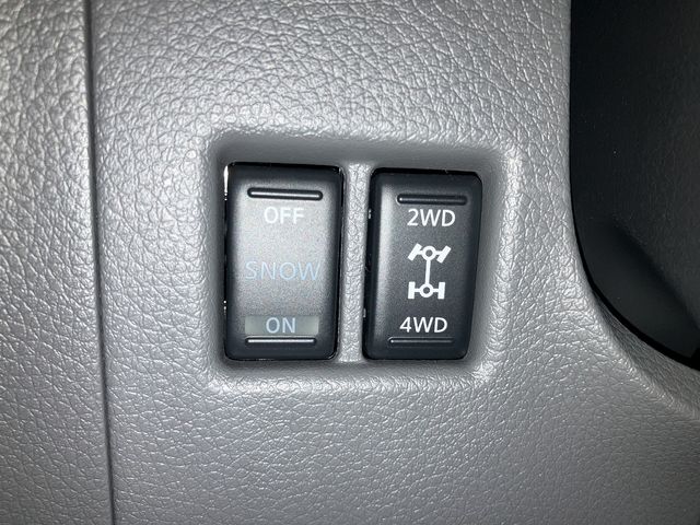 NISSAN NV350 CARAVAN 4WD 2016 Image 31