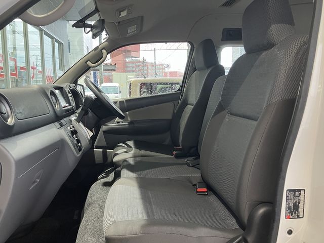 NISSAN NV350 CARAVAN 4WD 2016 Image 31