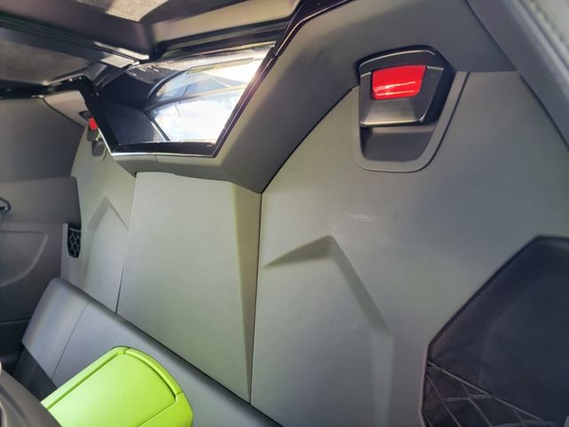 LAMBORGHINI AVENTADO 2014 Image 31