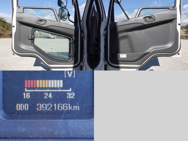 MITSUBISHI FUSOU FIGHTER 2007 Image 31