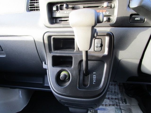 DAIHATSU HIJET DECKVAN 4WD 2013 Image 31