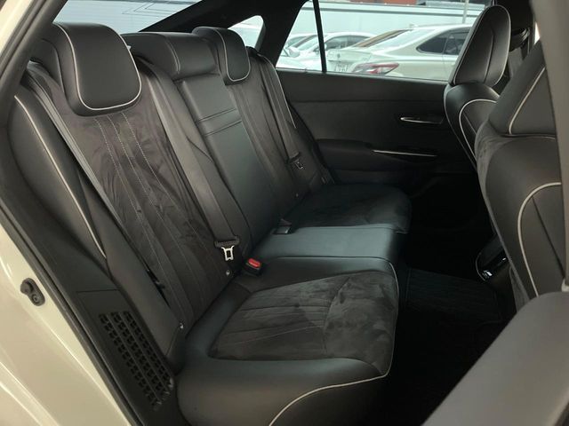 TOYOTA CROWN SEDAN HYBRID 2018 Image 31