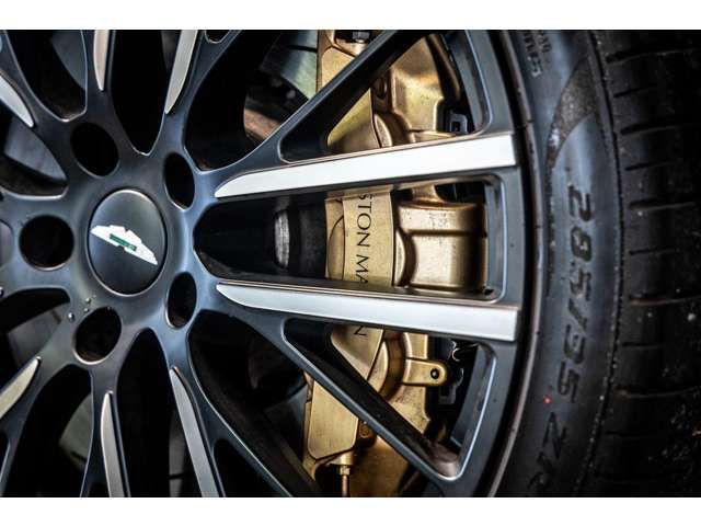 ASTON MARTIN SUV 2024 Image 31