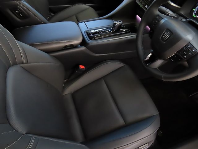 TOYOTA CROWN SEDAN HYBRID 2025 Image 31