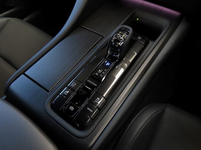 TOYOTA CROWN SEDAN HYBRID 2025 Image 31