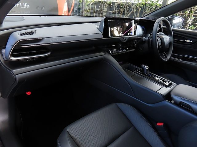 TOYOTA CROWN SEDAN HYBRID 2025 Image 31