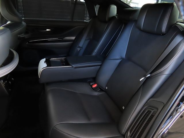 TOYOTA CROWN SEDAN HYBRID 2025 Image 31