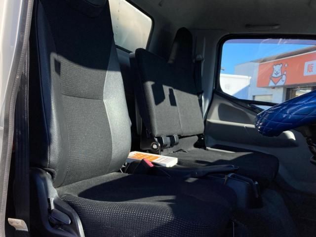 MITSUBISHI CANTER 2018 Image 31