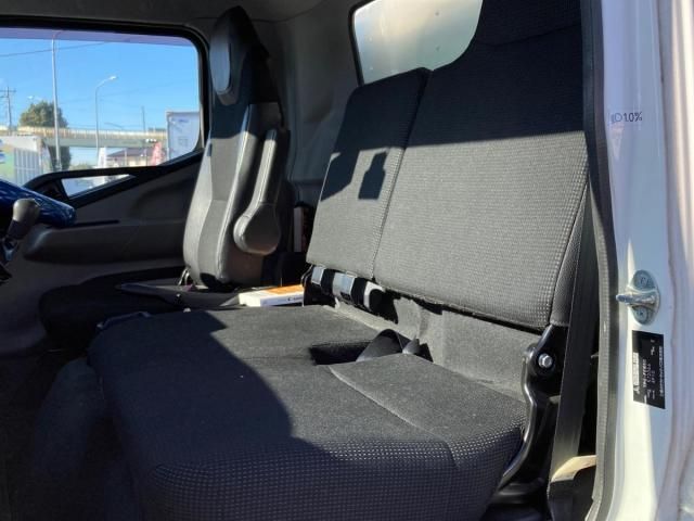 MITSUBISHI CANTER 2018 Image 31