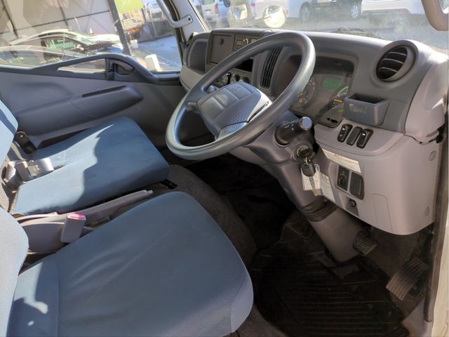 MITSUBISHI CANTER 2016 Image 31