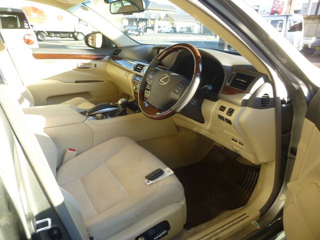 TOYOTA LEXUS LS460 2015 Image 31