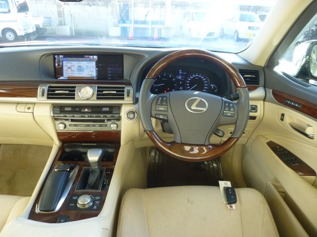 TOYOTA LEXUS LS460 2015 Image 31
