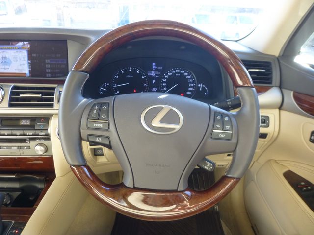 TOYOTA LEXUS LS460 2015 Image 31