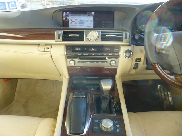 TOYOTA LEXUS LS460 2015 Image 31