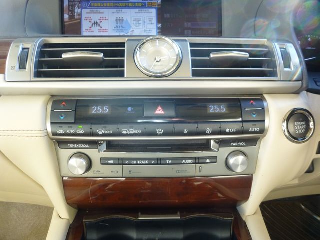 TOYOTA LEXUS LS460 2015 Image 31