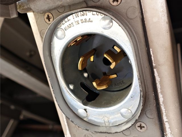 NISSAN DIESEL QUON 2018 Image 31