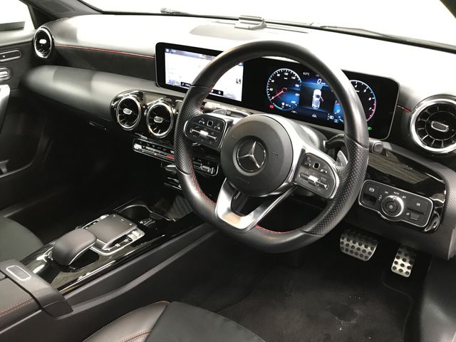 MERCEDES BENZ A CLAS 2018 Image 31