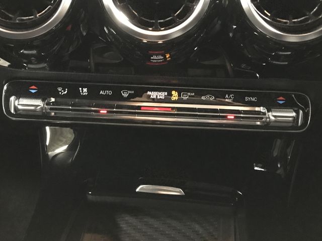 MERCEDES BENZ A CLAS 2018 Image 31