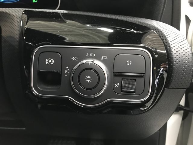 MERCEDES BENZ A CLAS 2018 Image 31