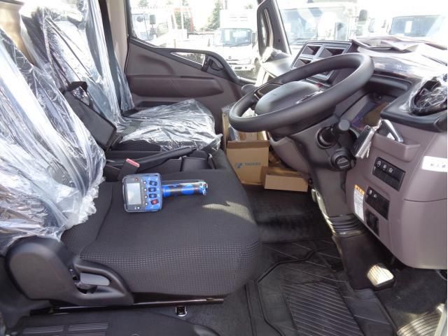 MITSUBISHI CANTER 2025 Image 31