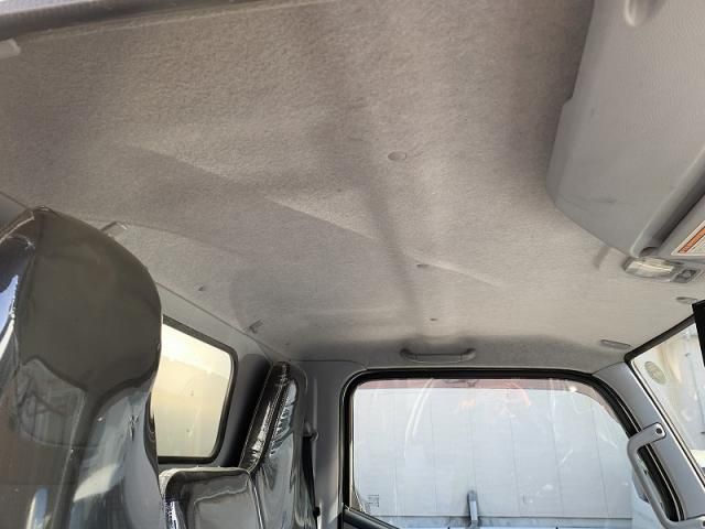 MITSUBISHI CANTER 2017 Image 31