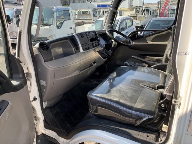 MITSUBISHI CANTER 2017 Image 31